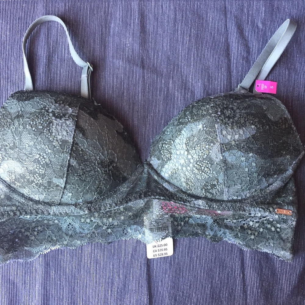 2/$25Victoria’s Secret PINK Wireless Lace Push-up